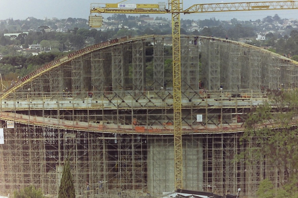 Construção e detalhes da arquitetura do Museu Oscar Niemeyer