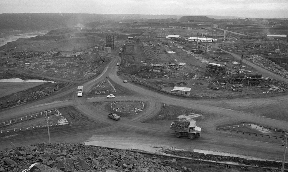 Etapas de construção da Usina Hidrelétrica de Itaipu