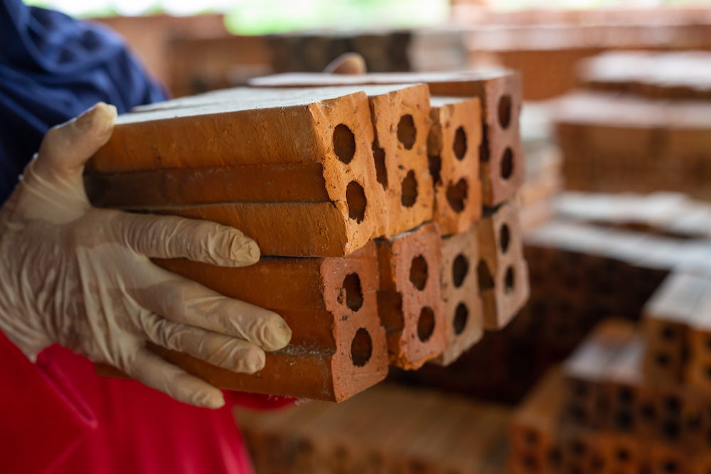 Faturamento das indústrias de materiais cai em fevereiro