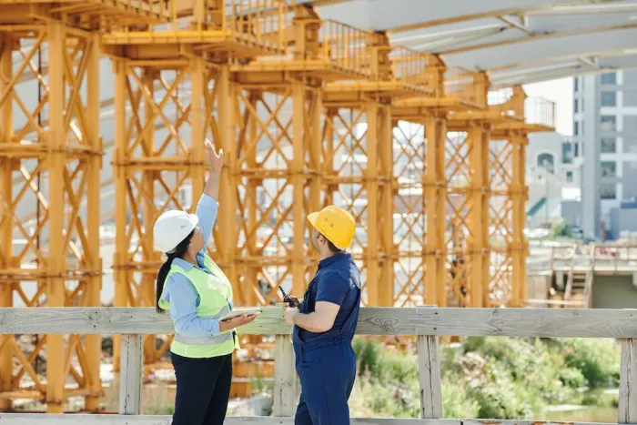 Confiança da construção recua para o menor nível desde março de 2022