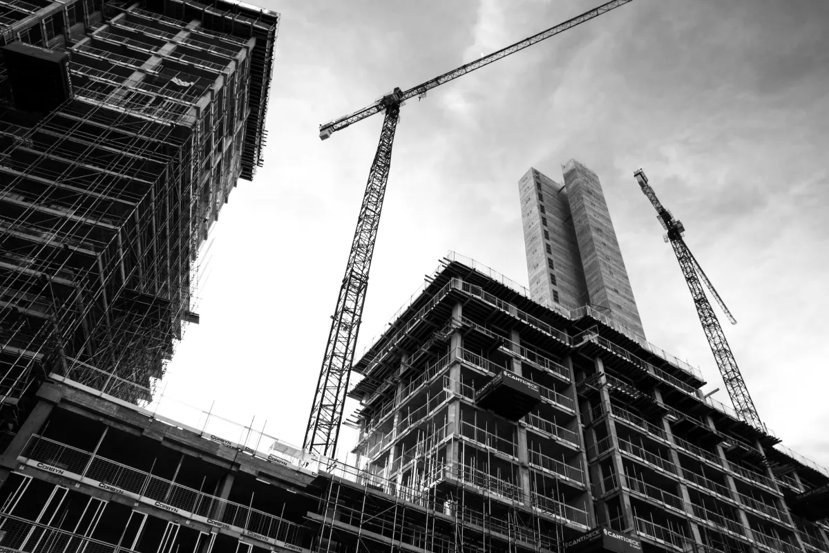 Construção entra no segundo semestre sob maior pressão