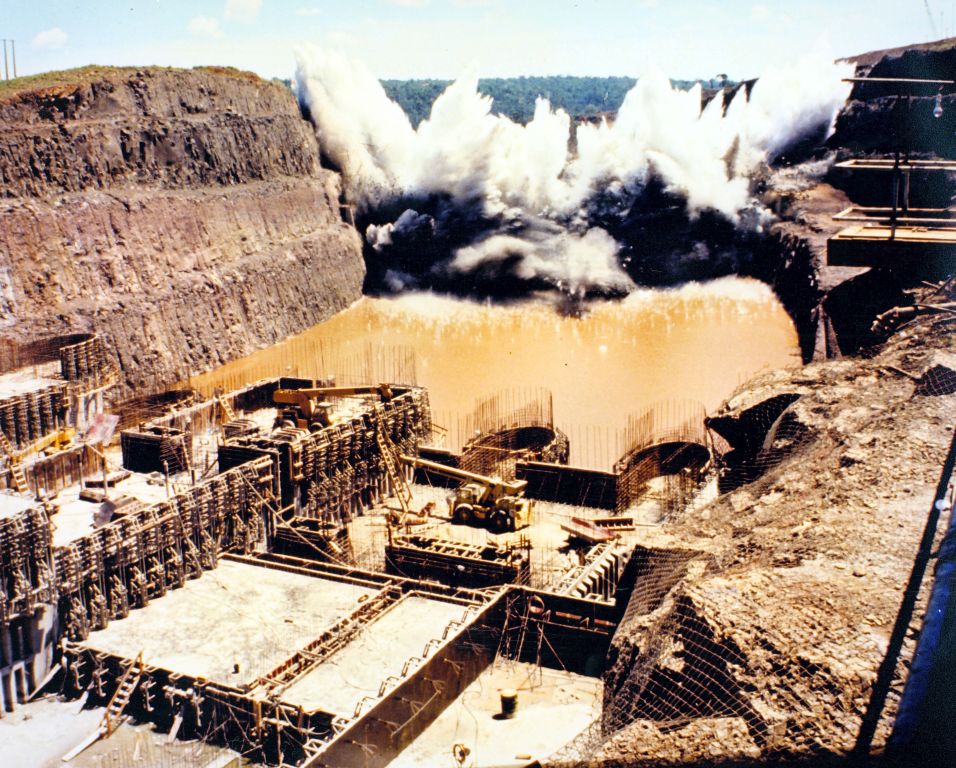 Itaipu e o desvio do rio Paraná